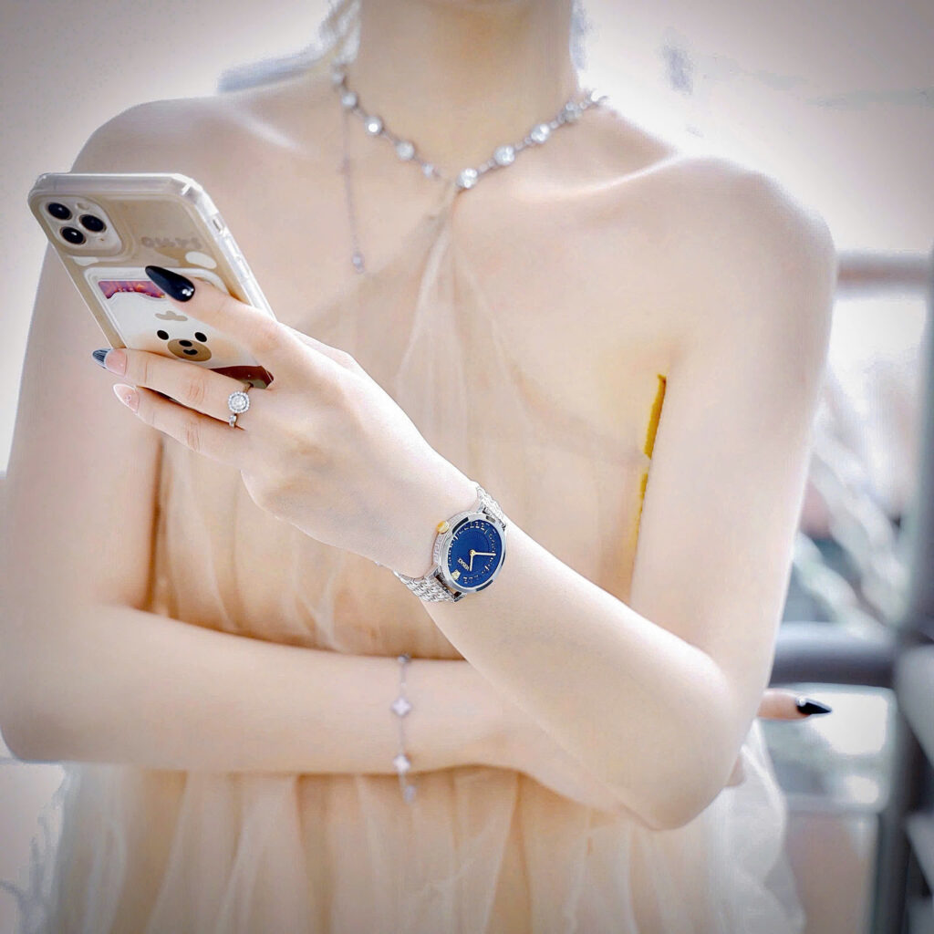 Đồng Hồ Versace VE6C00623 Greca Time dây kim loại mặt xanh blue like auth 35mm 