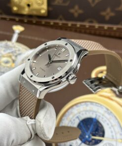 Đồng hồ Hublot Classic Fusion Rep cao cấp mặt nâu xám vỏ titan siêu nhẹ nhà máy JJZ 42mm (2)