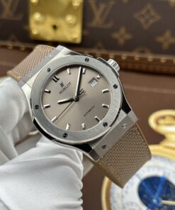 Đồng hồ Hublot Classic Fusion Rep cao cấp mặt nâu xám vỏ titan siêu nhẹ nhà máy JJZ 42mm (2)
