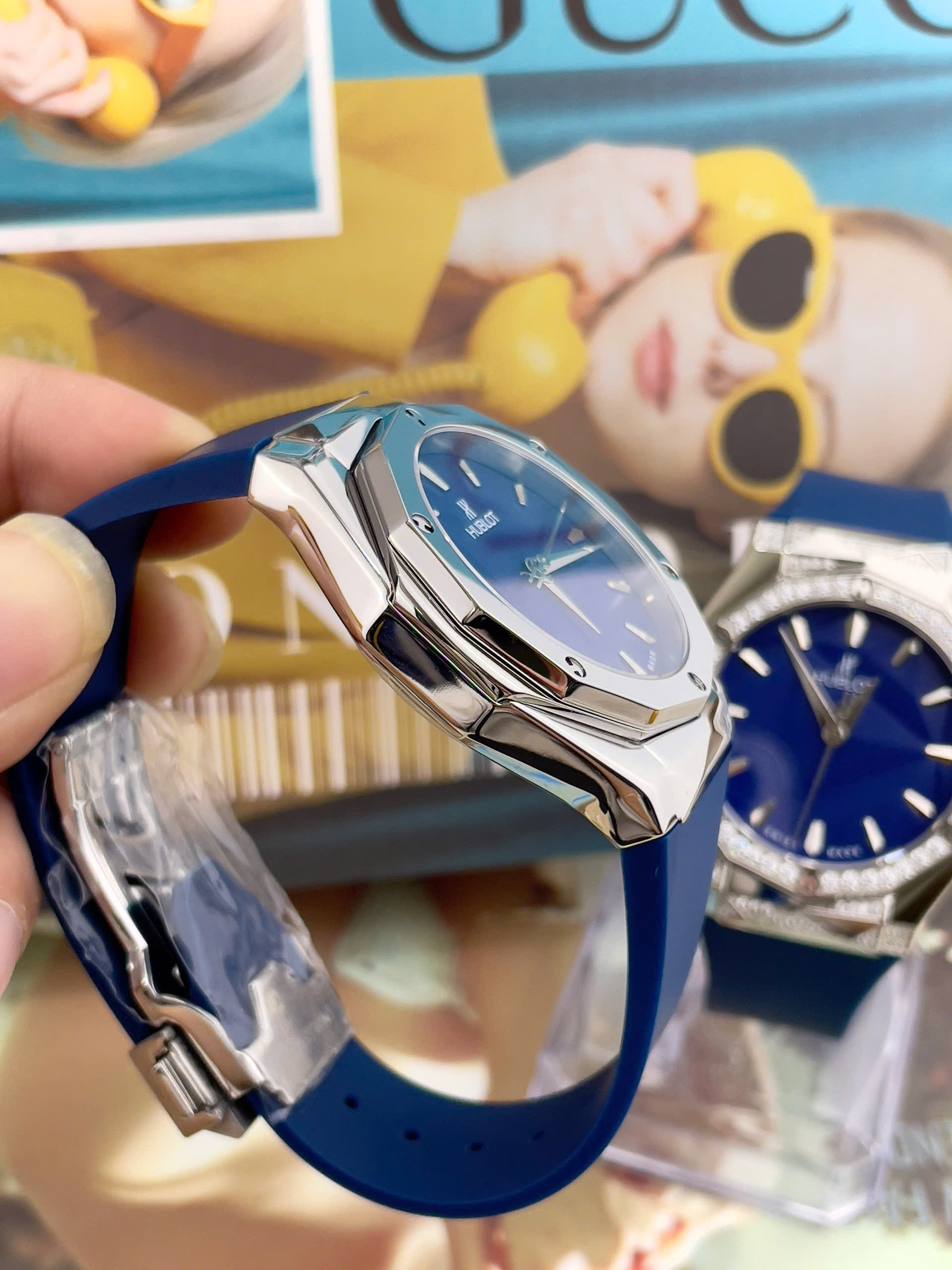 Đồng hồ Hublot Orlinski dây cao su mặt xanh blue máy cơ nhật giá rẻ 40mm (4) Đồng hồ Hublot Orlinski dây cao su mặt xanh blue máy cơ nhật giá rẻ 40mm