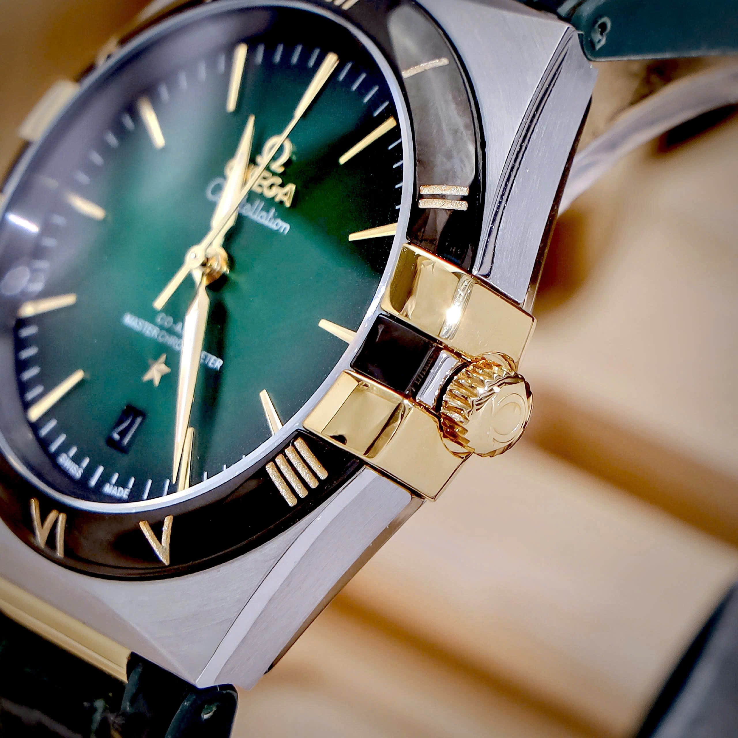 Đồng hồ Omega Constellation nam mặt xanh lá dây da fake cao cấp 41mm (10) Đồng hồ Omega Constellation nam mặt xanh lá dây da fake cao cấp 41mm