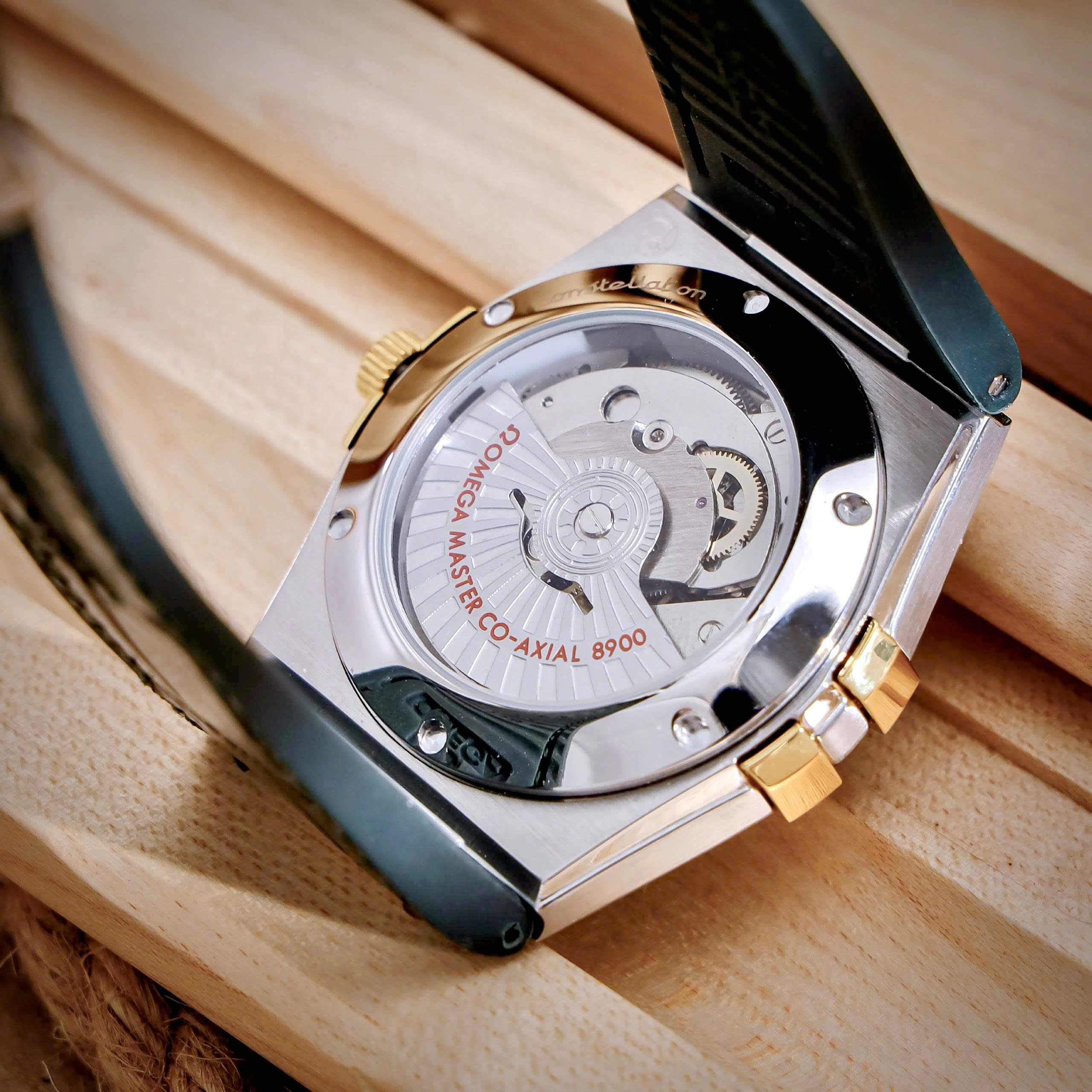 Đồng hồ Omega Constellation nam mặt xanh lá dây da fake cao cấp 41mm (7) Đồng hồ Omega Constellation nam mặt xanh lá dây da fake cao cấp 41mm