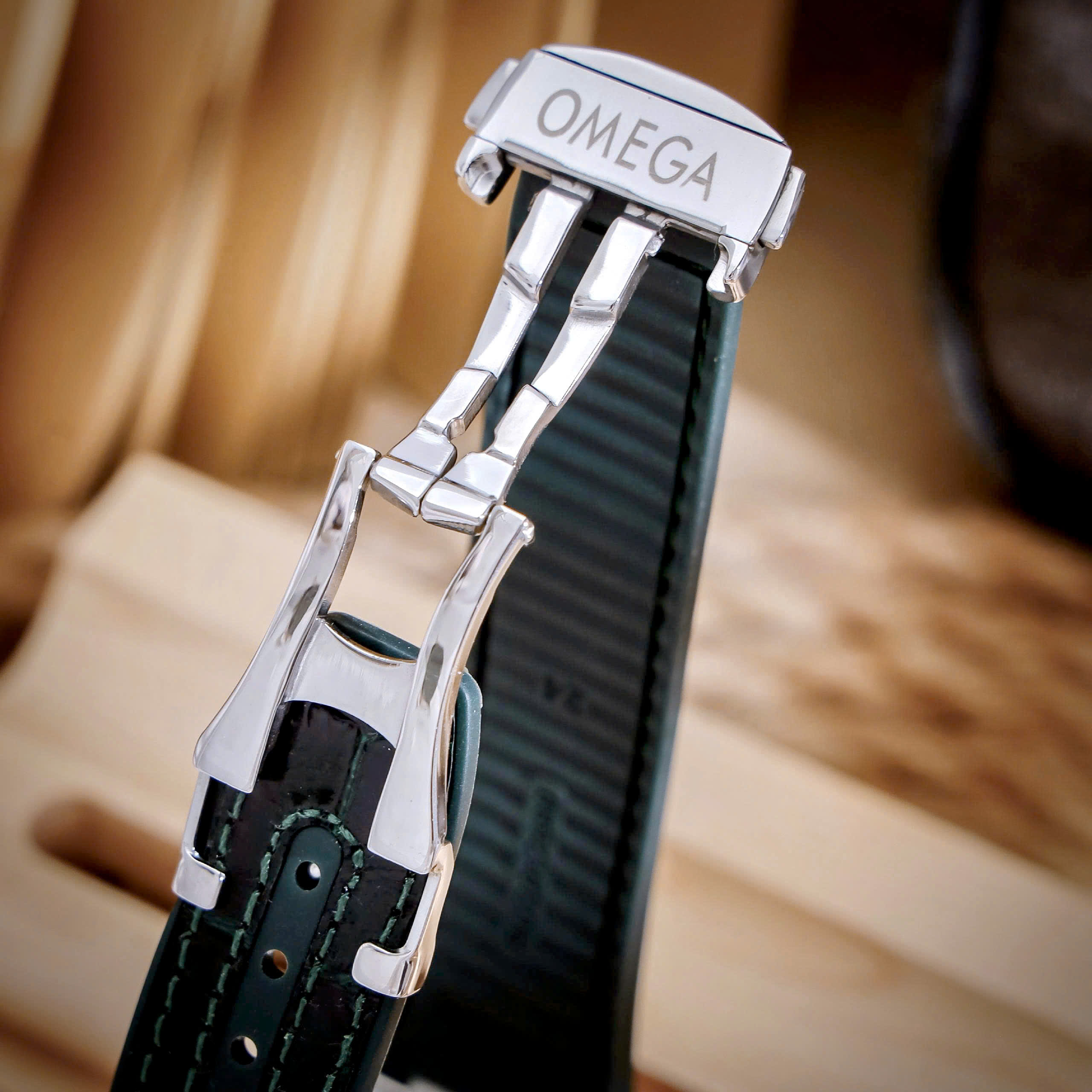 Đồng hồ Omega Constellation nam mặt xanh lá dây da fake cao cấp 41mm (8) Đồng hồ Omega Constellation nam mặt xanh lá dây da fake cao cấp 41mm