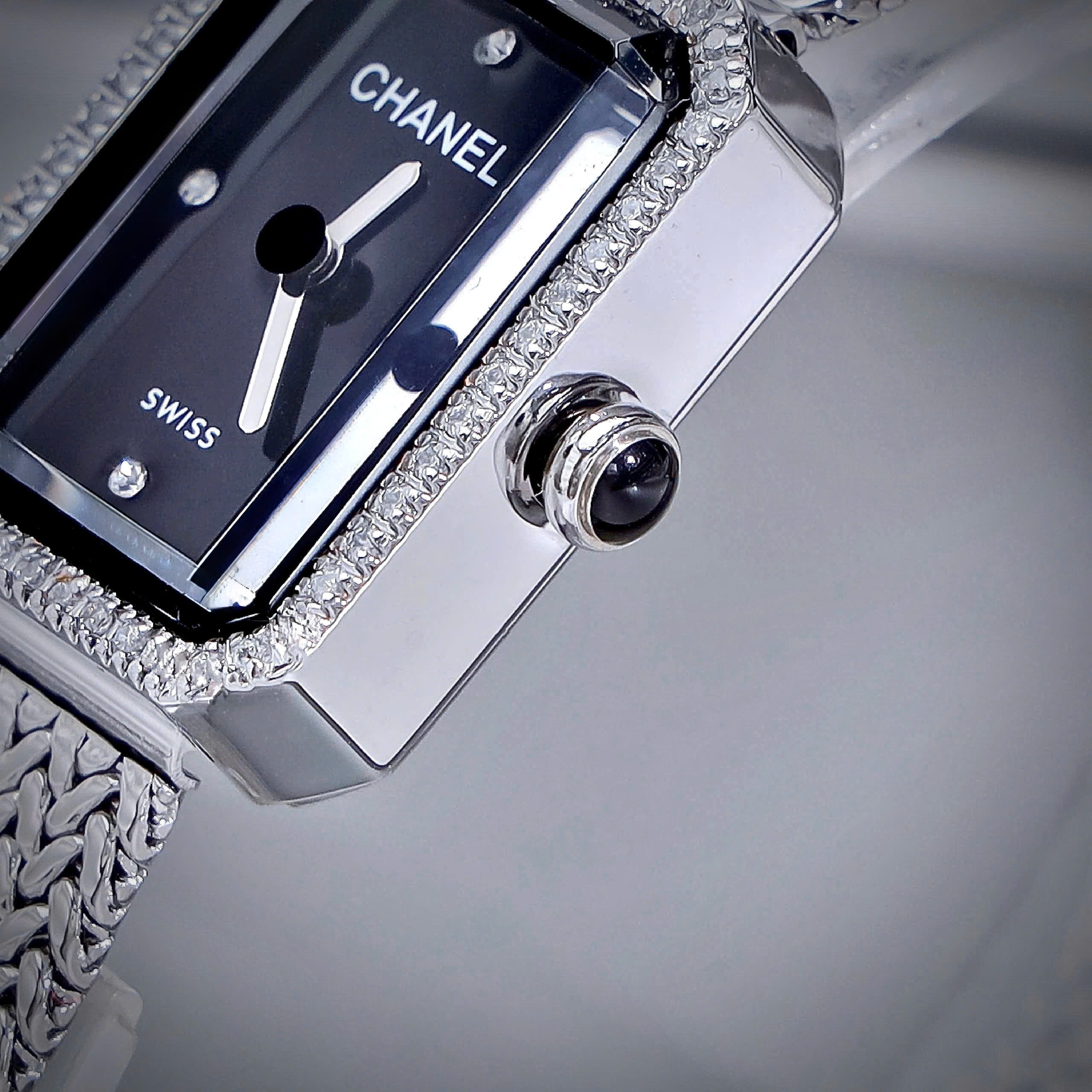 Đồng Hồ Chanel Première nữ dây kim loại mặt đen đính đá like auth 20x26mmm (4) Đồng Hồ Chanel Première nữ dây kim loại mặt đen đính đá like auth 20x26mmm