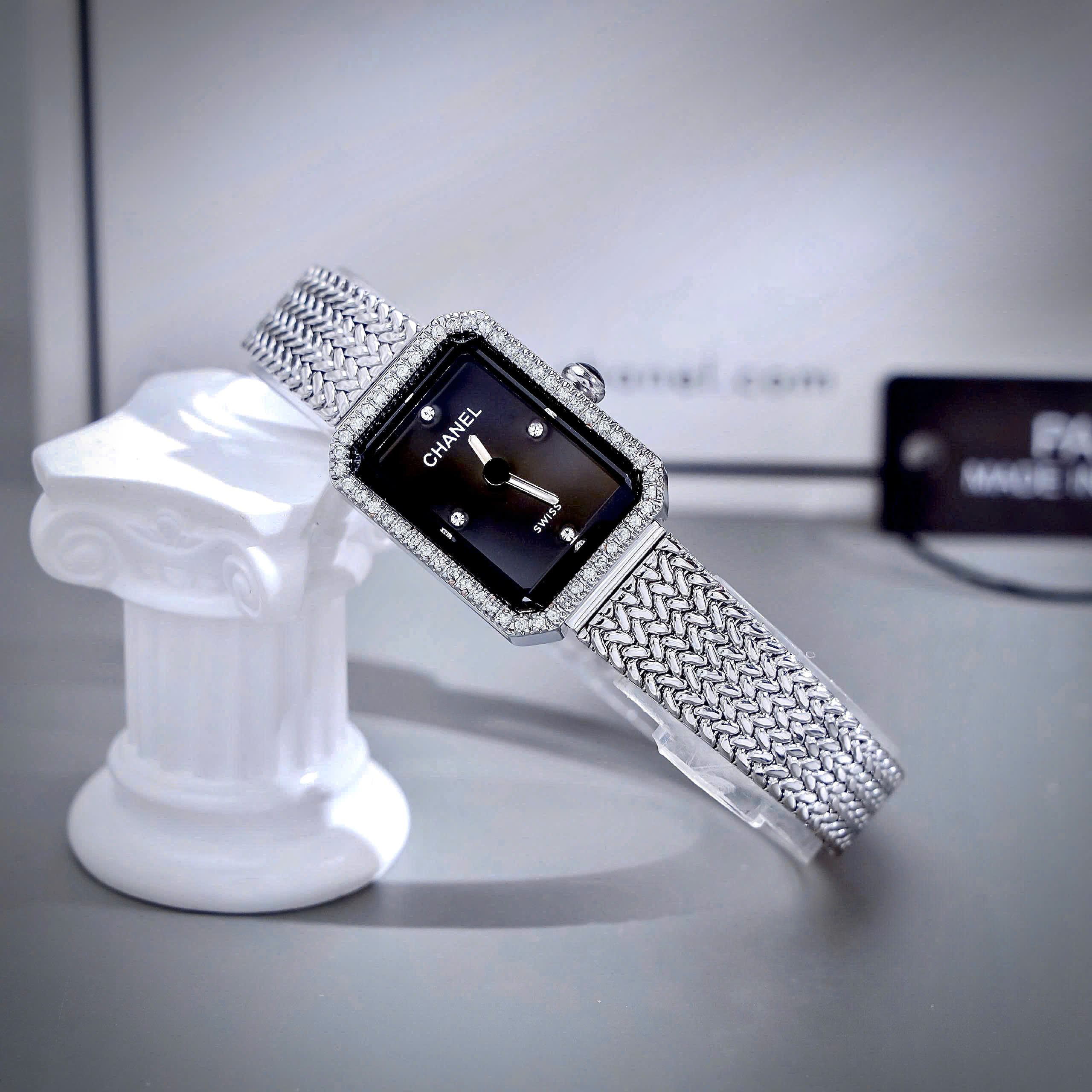 Đồng Hồ Chanel Première nữ dây kim loại mặt đen đính đá like auth 20x26mmm (5) Đồng Hồ Chanel Première nữ dây kim loại mặt đen đính đá like auth 20x26mmm