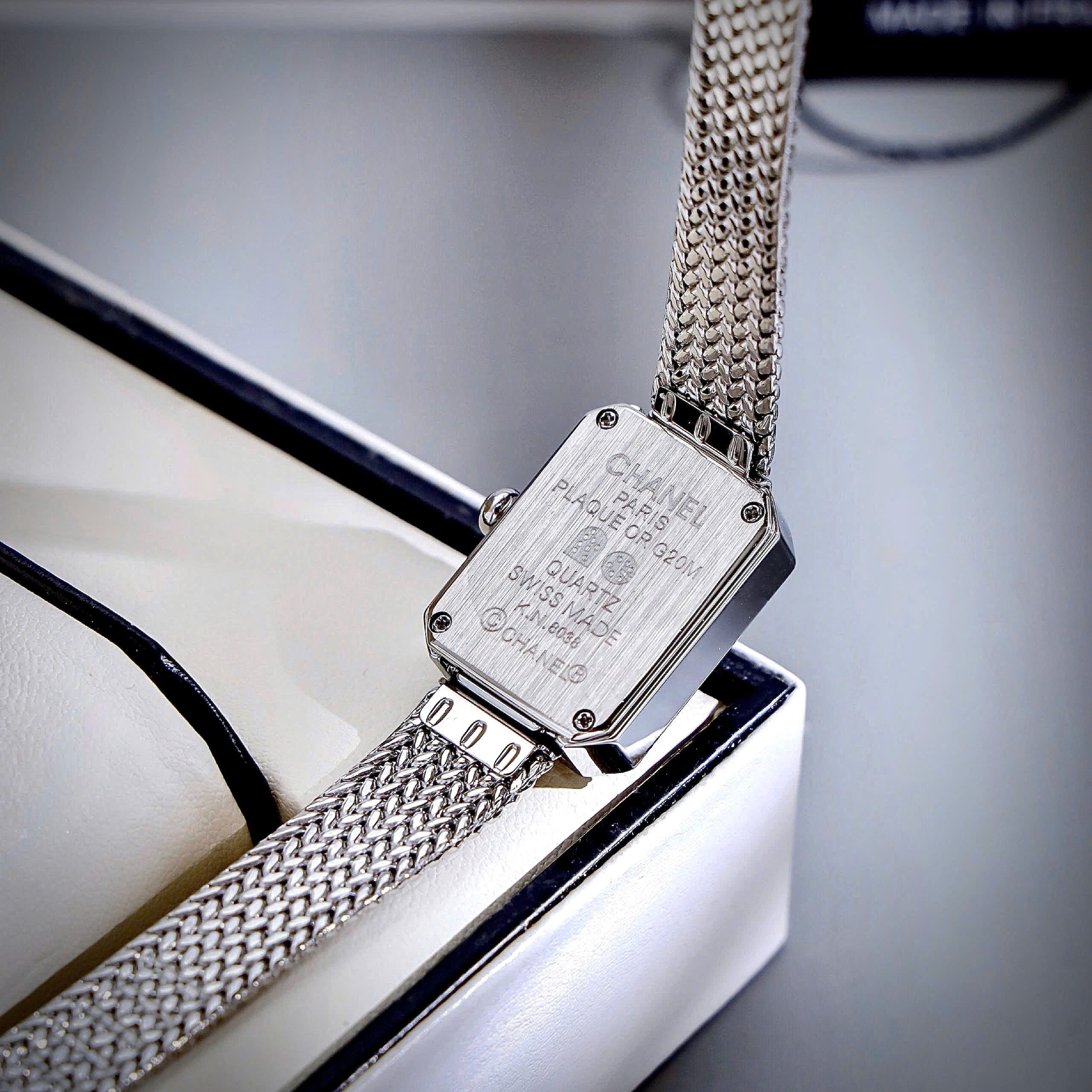 Đồng Hồ Chanel Première nữ dây kim loại mặt đen đính đá like auth 20x26mmm (6) Đồng Hồ Chanel Première nữ dây kim loại mặt đen đính đá like auth 20x26mmm