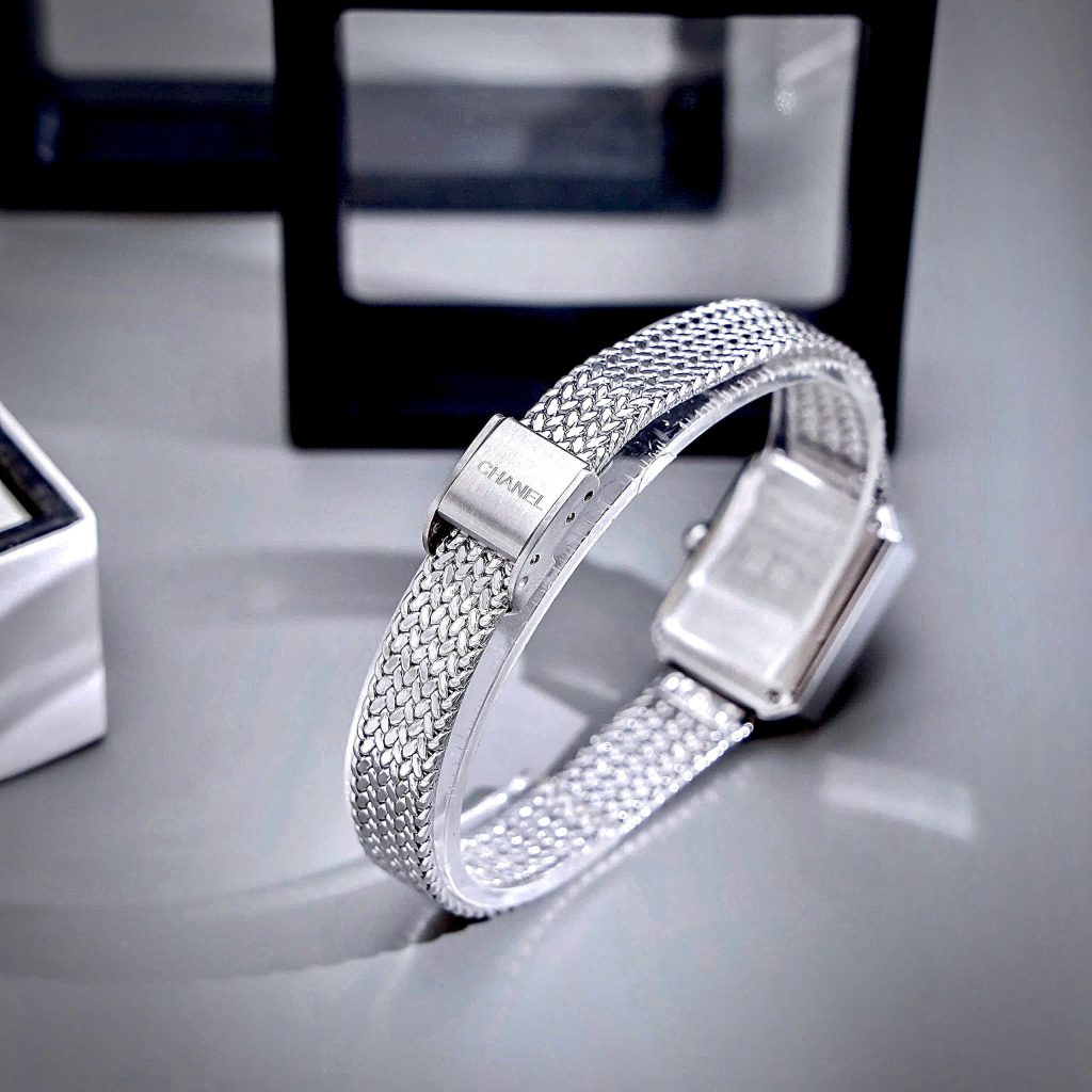 Đồng Hồ Chanel Première nữ mặt xà cừ trắng đính đá viền like auth 20x26mmm