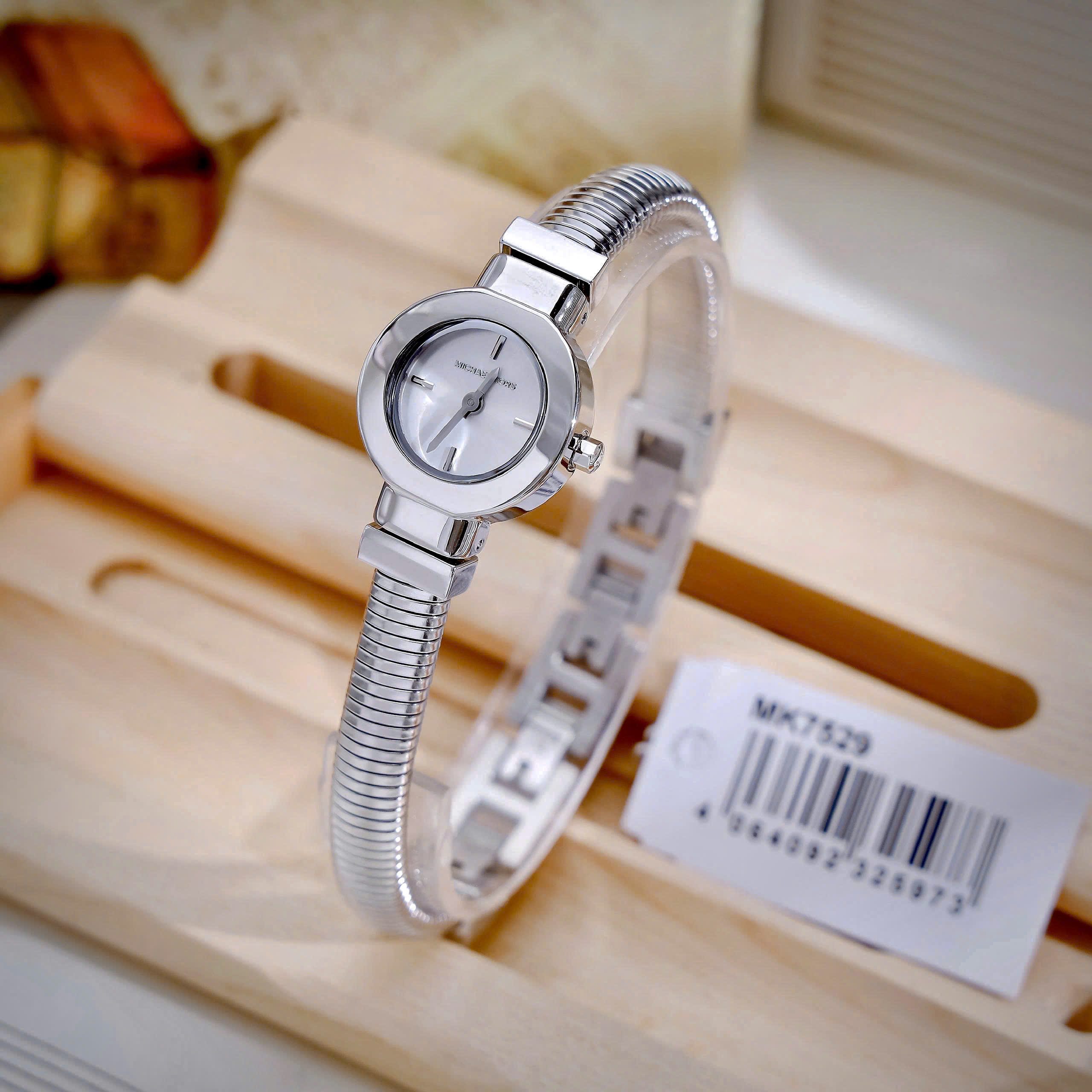 Đồng Hồ Michael Kors Gramercy Analogue nữ mặt xà cừ dây kim loại like auth 21mm (1) Đồng Hồ Michael Kors Gramercy Analogue nữ mặt xà cừ dây kim loại like auth 21mm