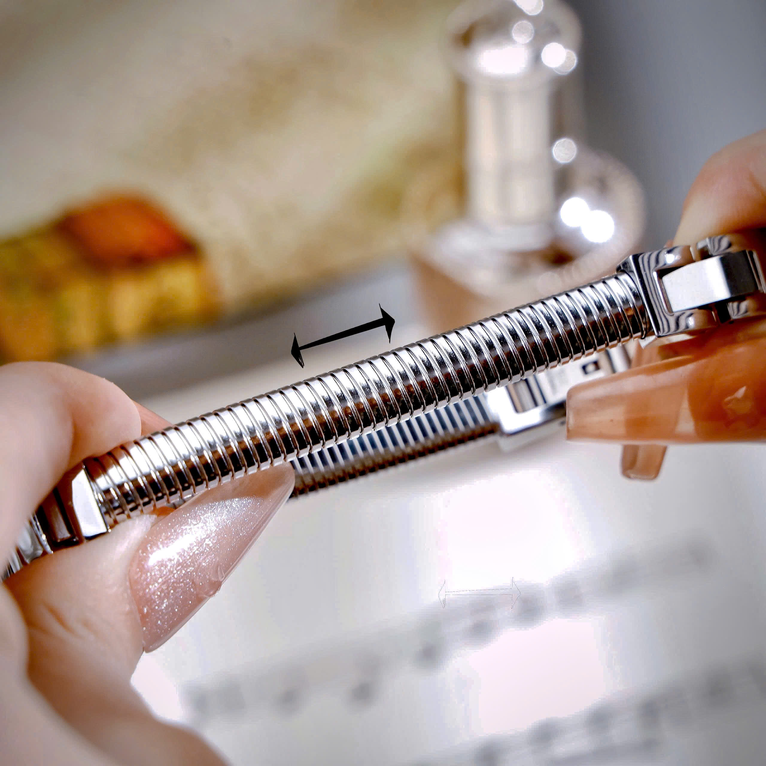 Đồng Hồ Michael Kors Gramercy Analogue nữ mặt xà cừ dây kim loại like auth 21mm (8) Đồng Hồ Michael Kors Gramercy Analogue nữ mặt xà cừ dây kim loại like auth 21mm