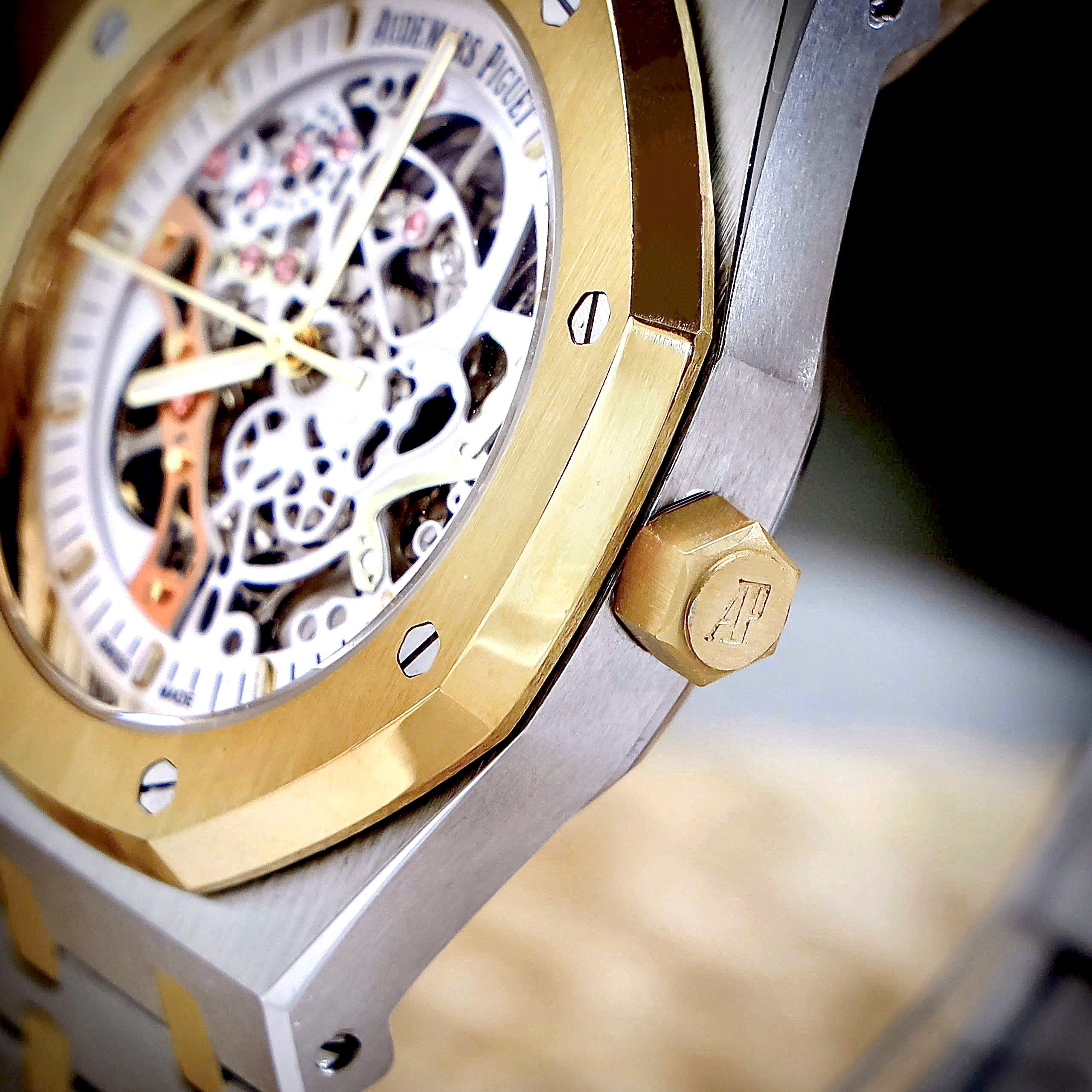 Đồng hồ Audemars Piguet Royal Oak Skeleton demi vàng gold fake cao cấp 42mm (6) Đồng hồ Audemars Piguet Royal Oak Skeleton demi vàng gold fake cao cấp 42mm