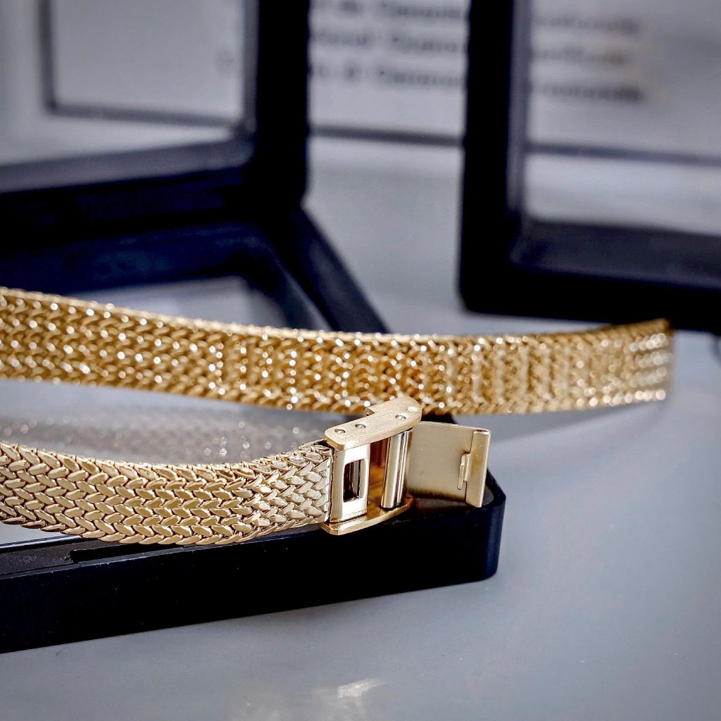 Đồng Hồ Chanel Première nữ dây kim loại vàng gold mặt đen like auth 20x26mmm