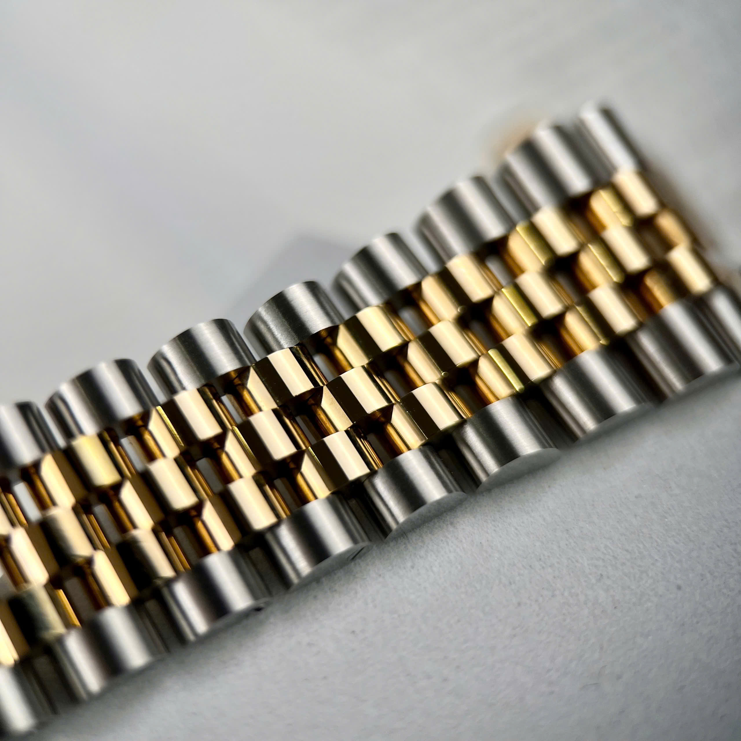 Đồng Hồ Rolex DateJust 126333 Bọc Vàng Thật Replica Cao Cấp Nhà Máy GM 41mm (5) Đồng Hồ Rolex DateJust 126333 Bọc Vàng Thật Replica Cao Cấp Nhà Máy GM 41mm