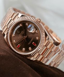 Đồng Hồ Rolex Day-Date Bọc Vàng Hồng Rep 11 Mặt Chocolate Cọc Số Đính Đá Ruby 40mm