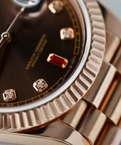Đồng Hồ Rolex Day-Date Bọc Vàng Hồng Rep 11 Mặt Chocolate Cọc Số Đính Đá Ruby 40mm
