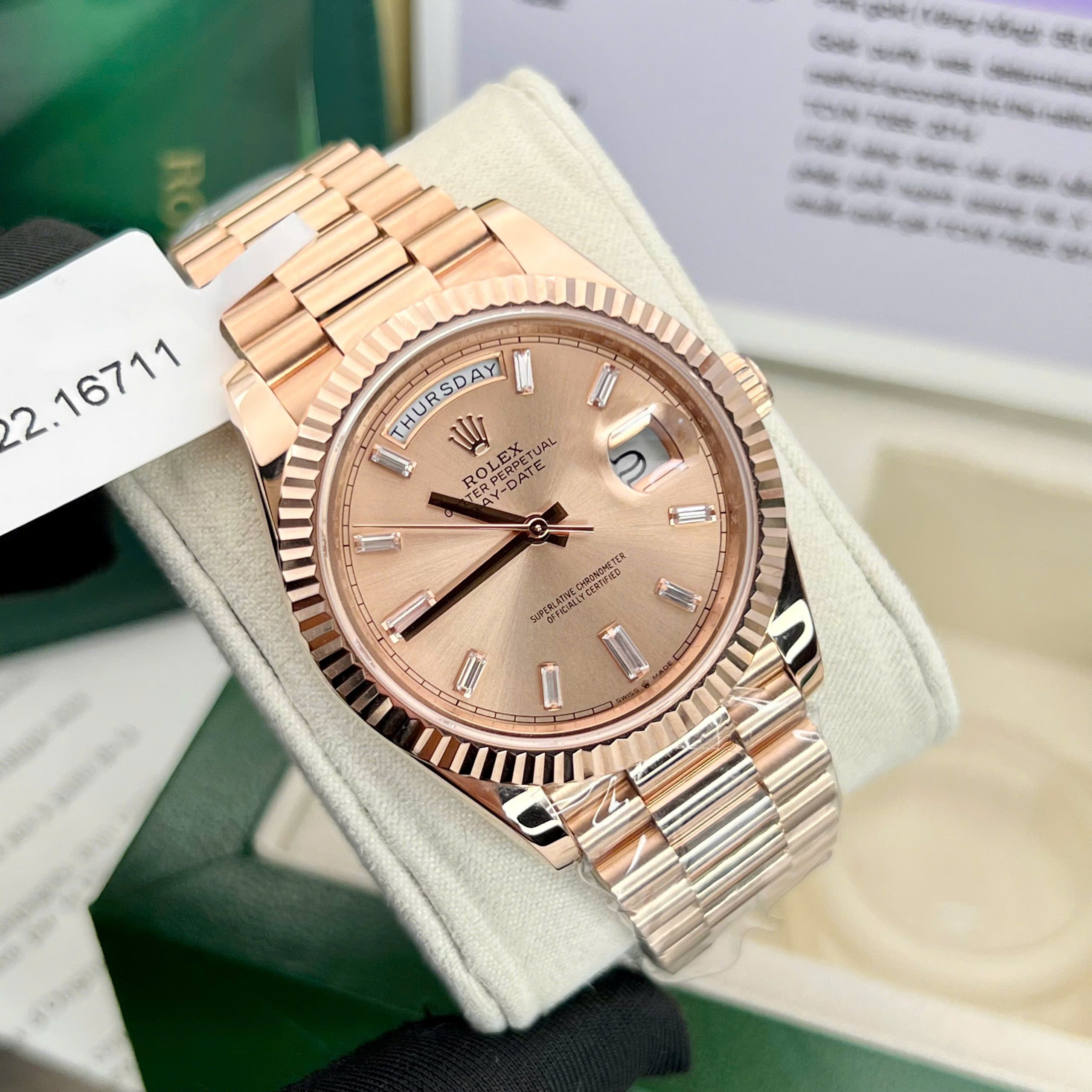Đồng Hồ Rolex Day-Date Chế Tác Bọc Vàng 18K Mặt Cá Hồi Nhà Máy GM 40mm (6) Đồng Hồ Rolex Day-Date Chế Tác Bọc Vàng 18K Mặt Cá Hồi Nhà Máy GM 40mm