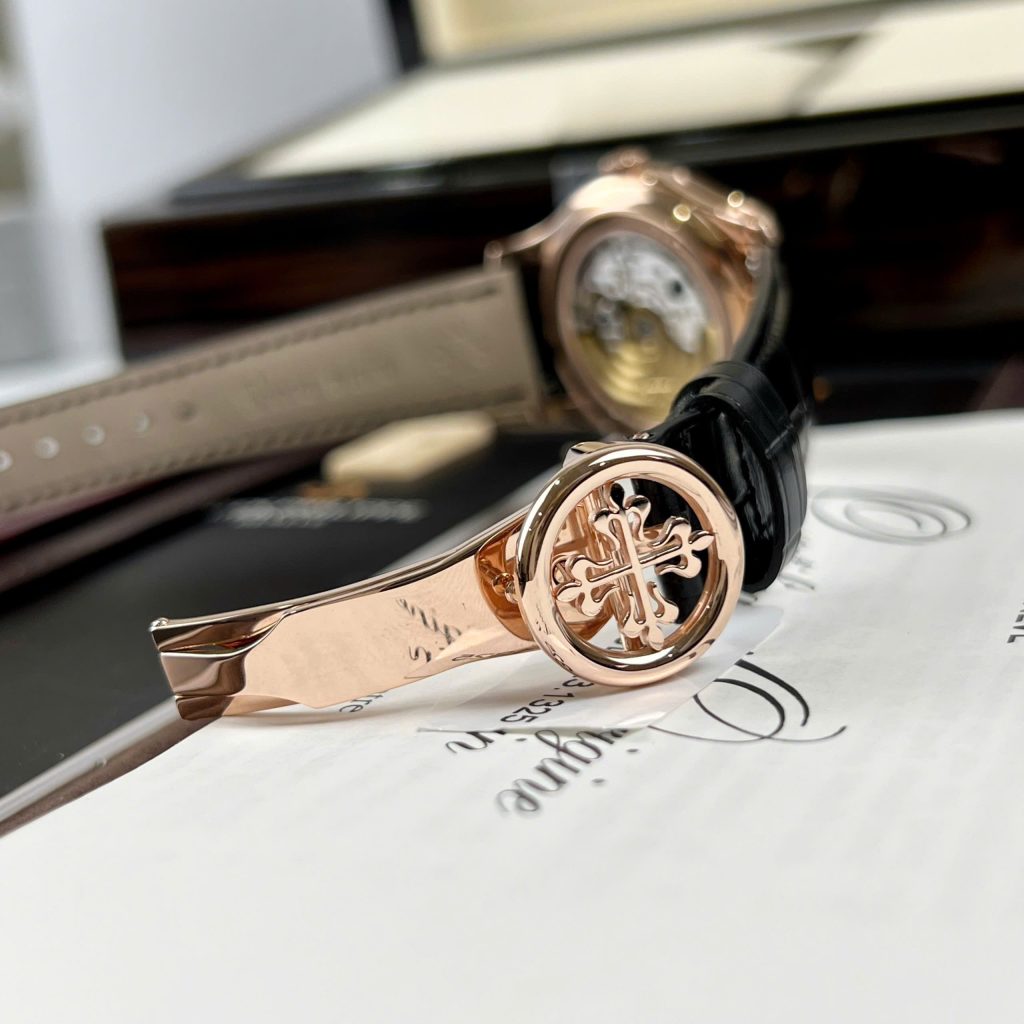Đồng hồ Patek Philippe 5205G Replica 11 Bọc Vàng Thật Mặt Đen Nhà Máy GM 40mm